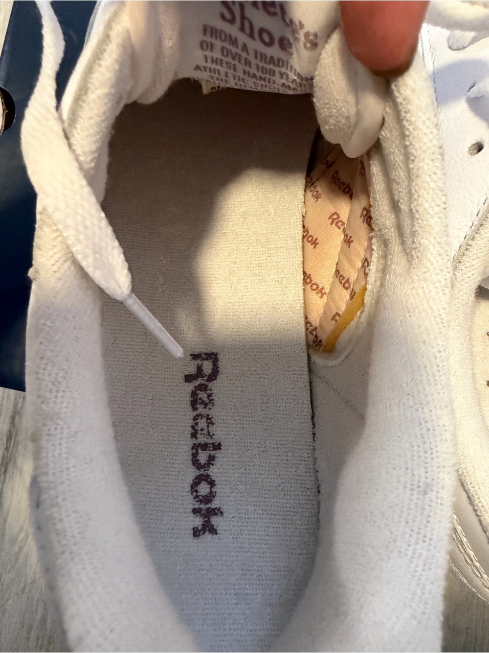 Reebok - Picture 3 of 7
